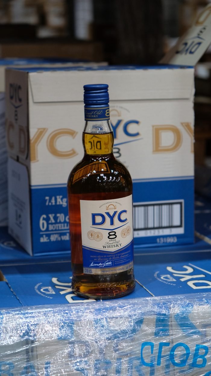 Producto en palé dentro del almacén de Paraleldrinks